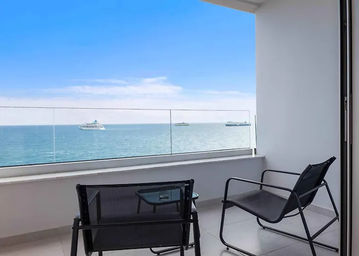 Phaedrus Living: Seaside Residences 01 * Lemesos